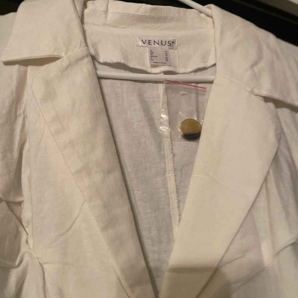 A white pants suit